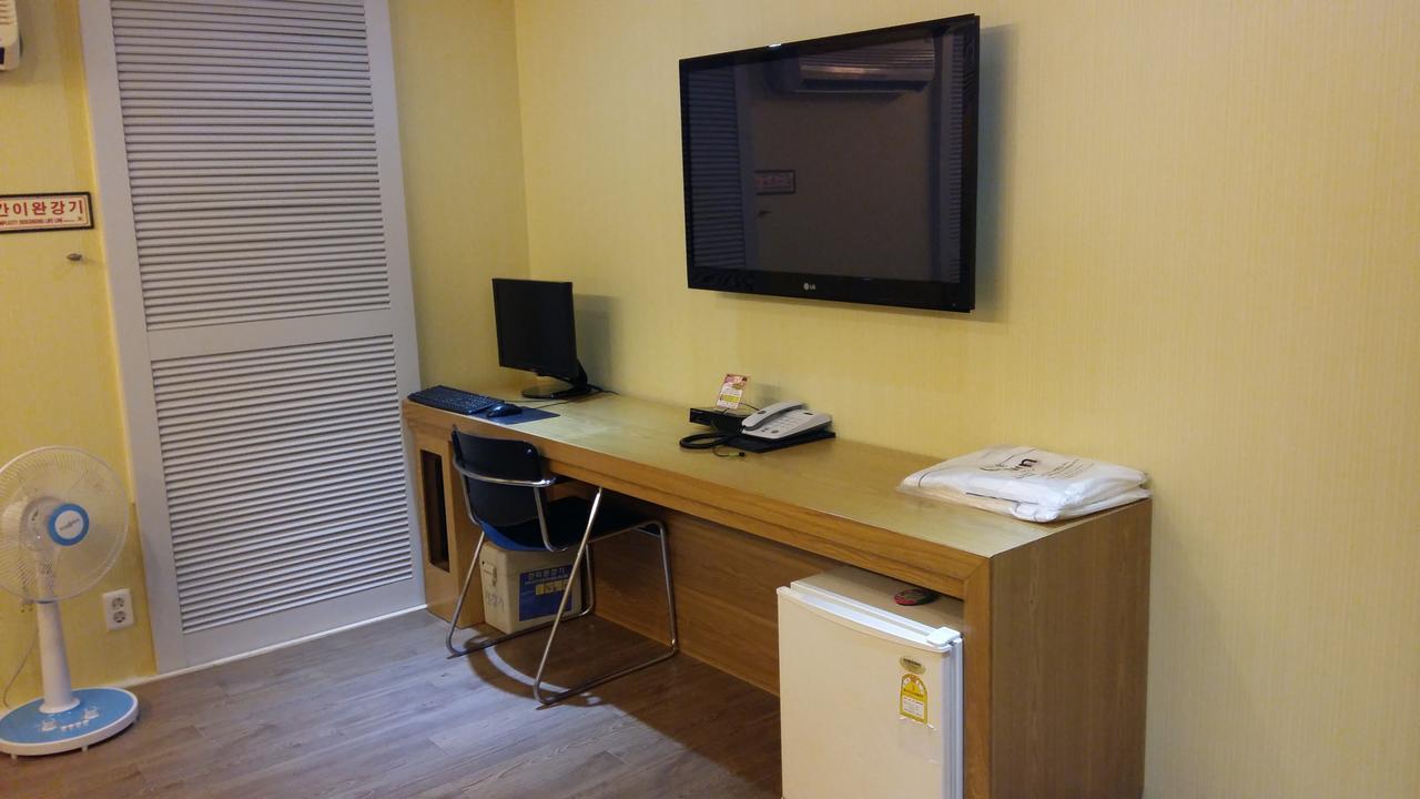 Residence R Hotel Daegu Buitenkant foto